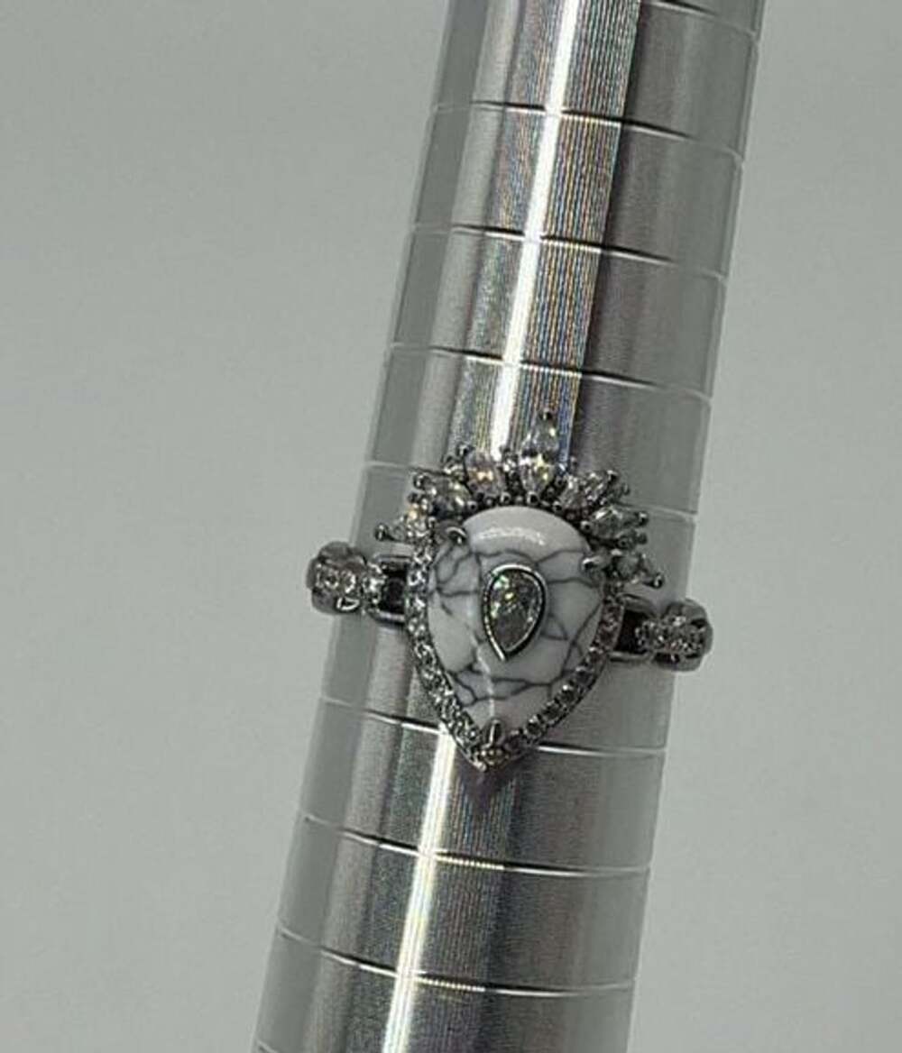 Bomb Party The Marquise Manor Size 9 Howlite Magnesite on Hematite